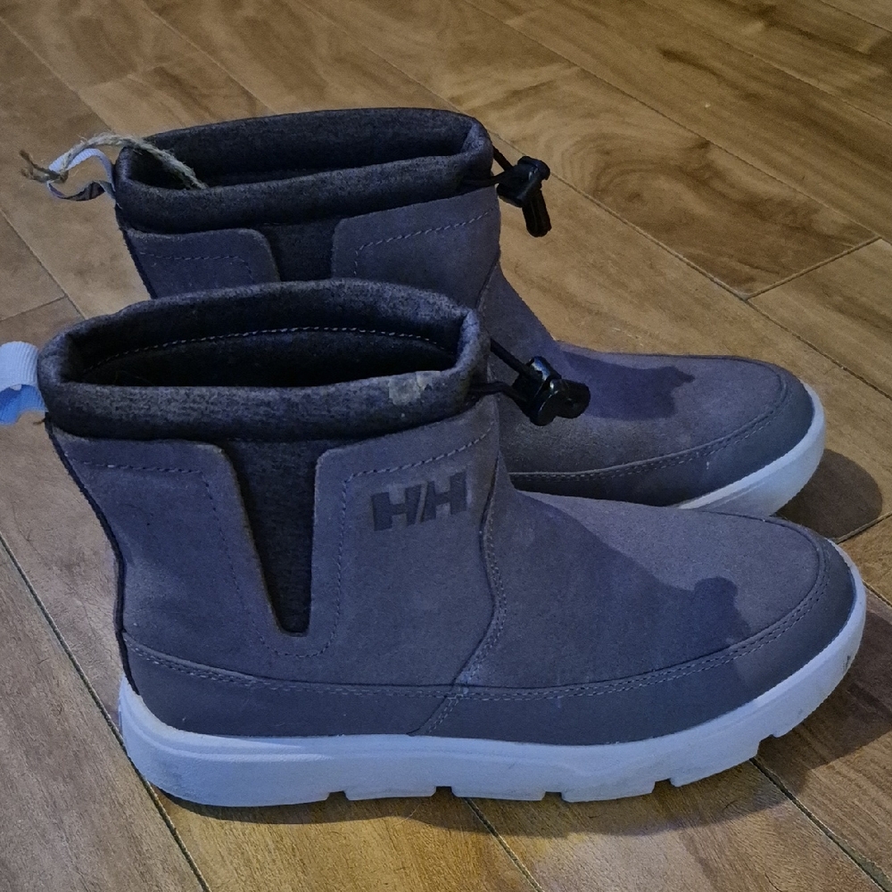 Helly Hansen Purple Suede Ankle Boots with White Sole
